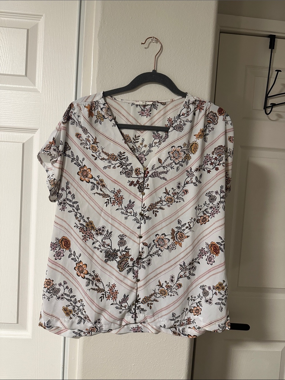 Floral Button-Front Short Sleeve Top in White